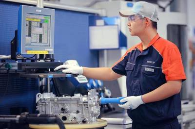 走进“微米工厂” 与吉利汽车的智能“心脏”一同脉动